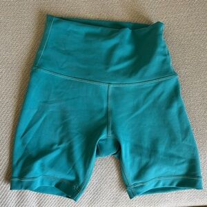 Lululemon Wunder Train High Rise Short 6” in Teal